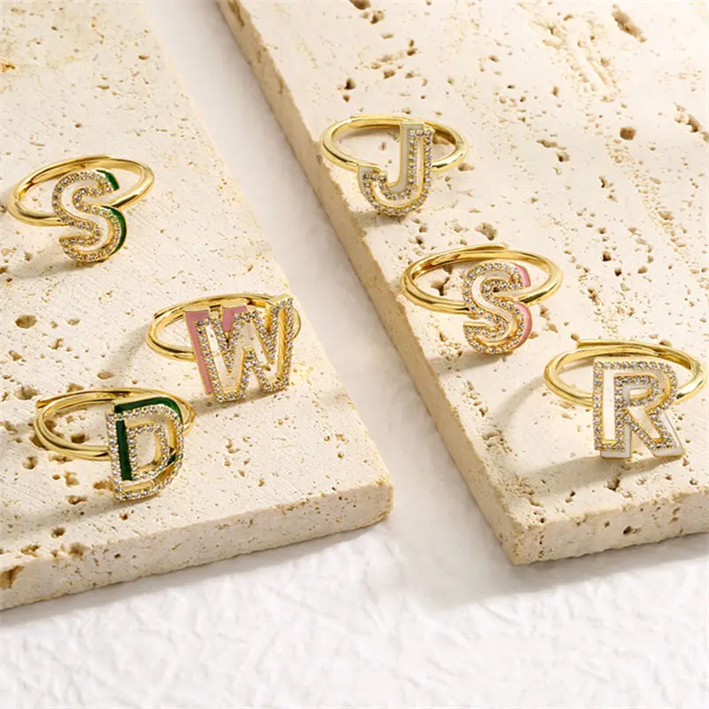 

HIYONG индивидуальное кольцо с буквами, персонализированное эмалированное кольцо, оригинальные полые 3D кольца, регулируемые для девочек, ювелирные изделия, подарок