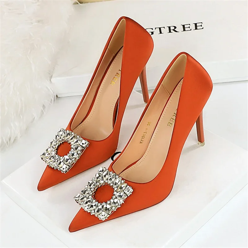 BIGTREE 2024 Новинка модная атласная обувь с острым носком женская на тонком каблуке