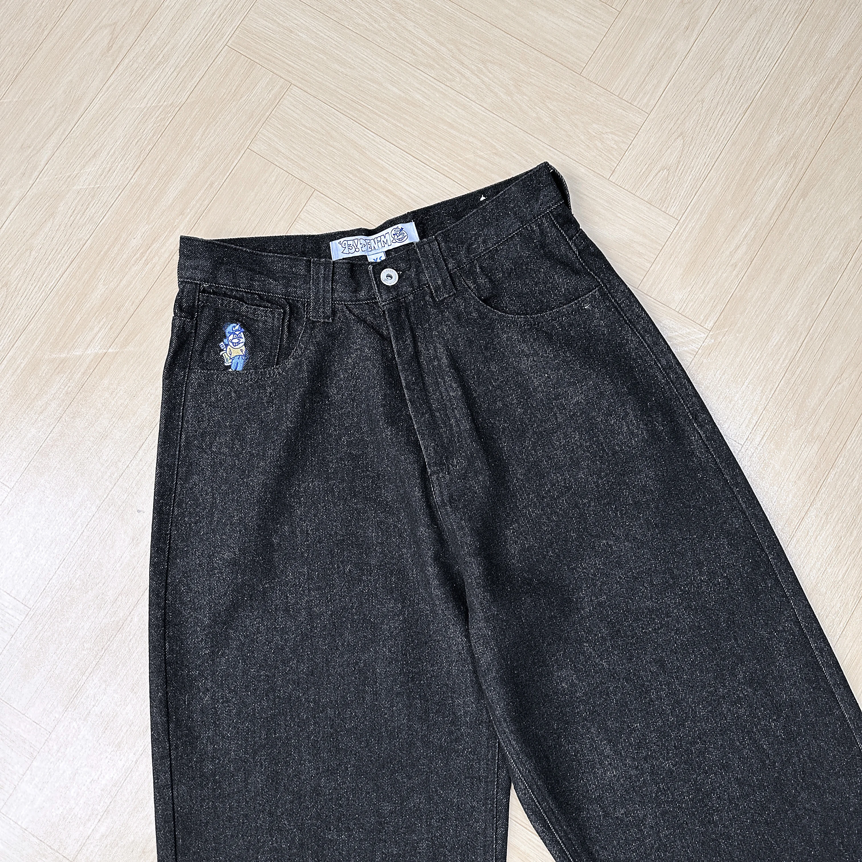 Мужские джинсы с принтом