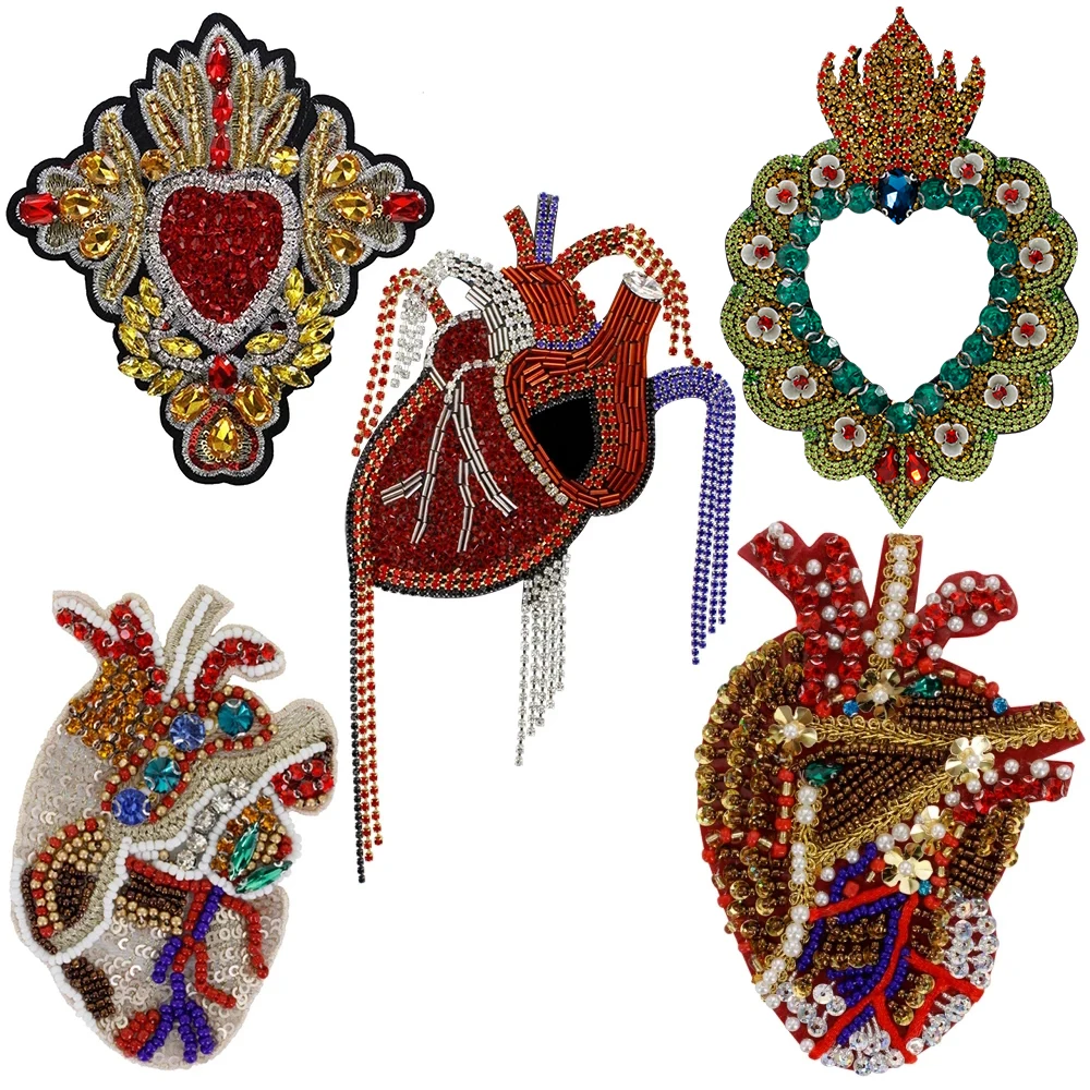 

Handmade Rhinestone Heart Beaded Crystal Patches Sew on Sequin Patch for Clothing Badge Flower Applique Cute Patch 1pc TH1685