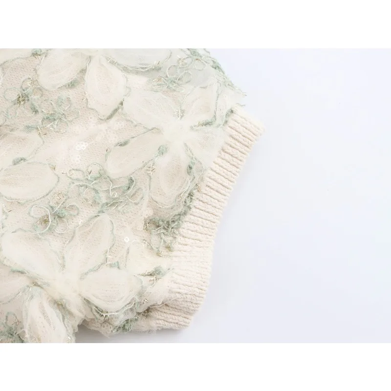 Футболка женская летняя с цветочной вышивкой круглым вырезом и коротким рукавом