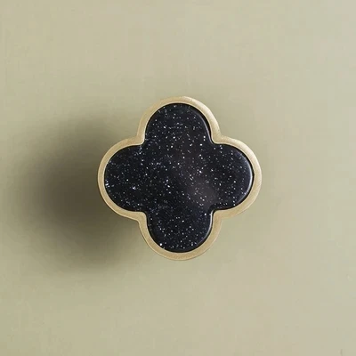 

Декоративные крючки из латуни