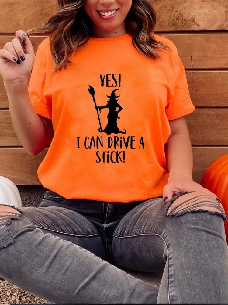 

Женская футболка с принтом ведьмы и букв на Хэллоуин