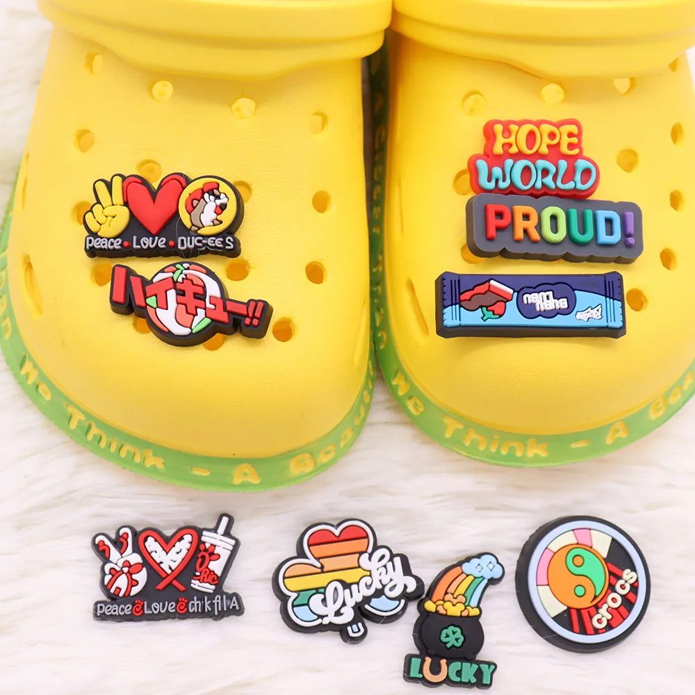 

Mix 50PCS PVC Shoe Charms Proud Peace Love Lucky Rainbow Hope Four Leaf Clover Tai Chi Kids Party Xmas Gifts Hole Slipper