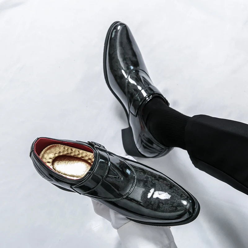 Модные зеленые модельные туфли с пряжкой мужские кожаные на высоком каблуке