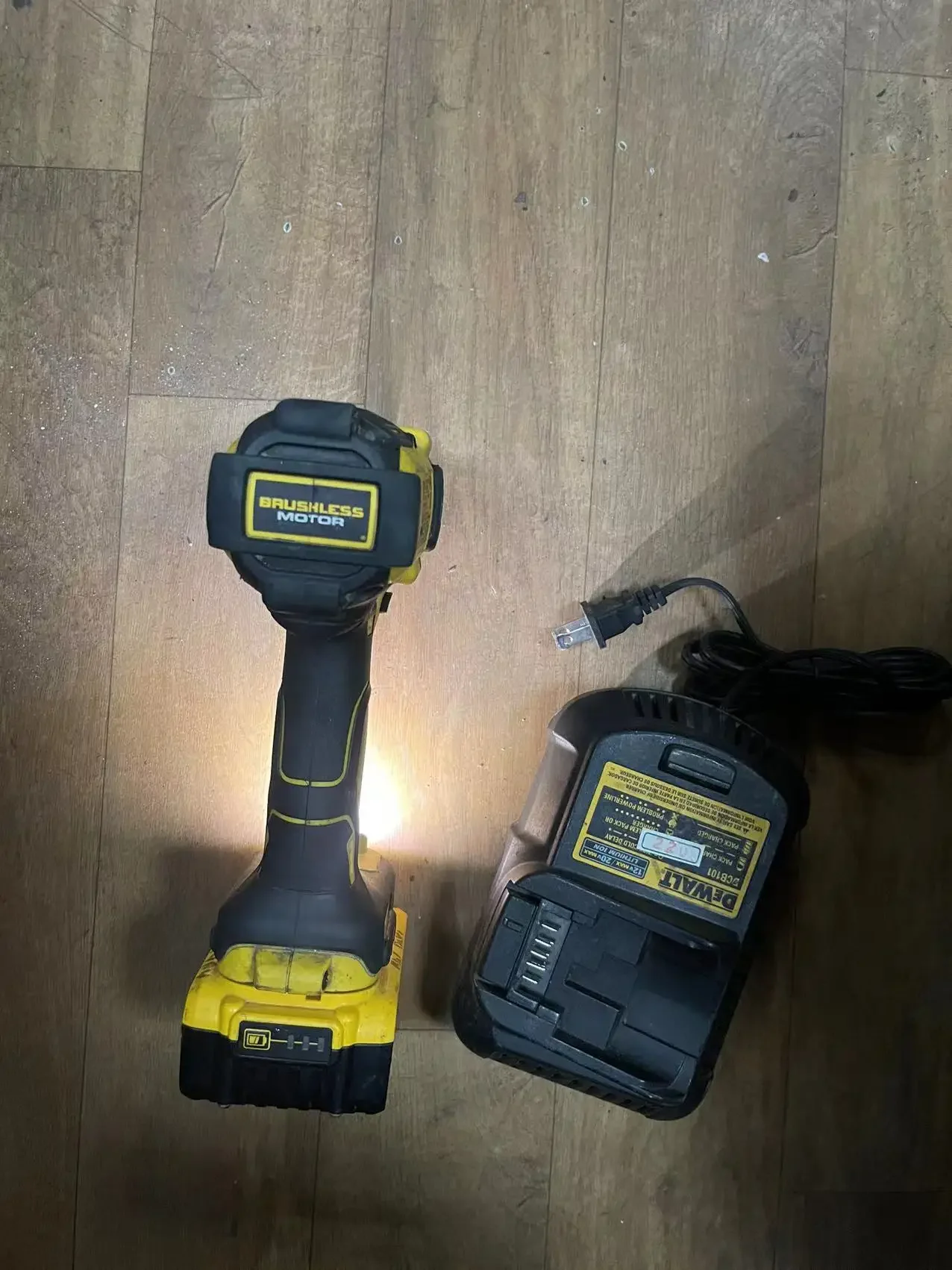 DEWALT DCF894B 20 в 1/2 дюйма беспроводной ударный гайковерт с аккумулятором 5AMP и зарядным