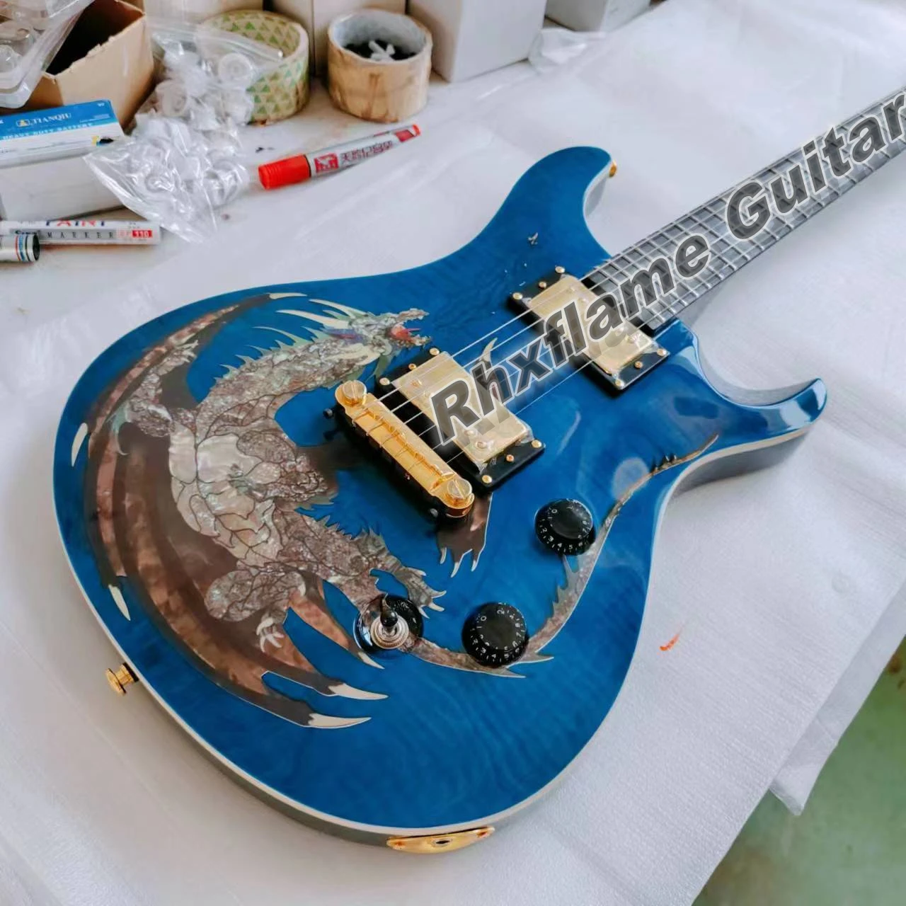 

Rhxflame Reed Private Stock Dragon Blue Flame Maple Top Electric Guitar Abalone Inlay Wrap Arround Tailpiece Gold Hardware