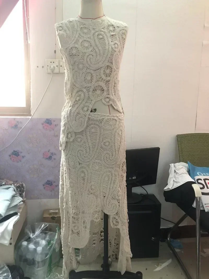 Женский костюм из 2 предметов с кружевными длинными расклешенными рукавами и