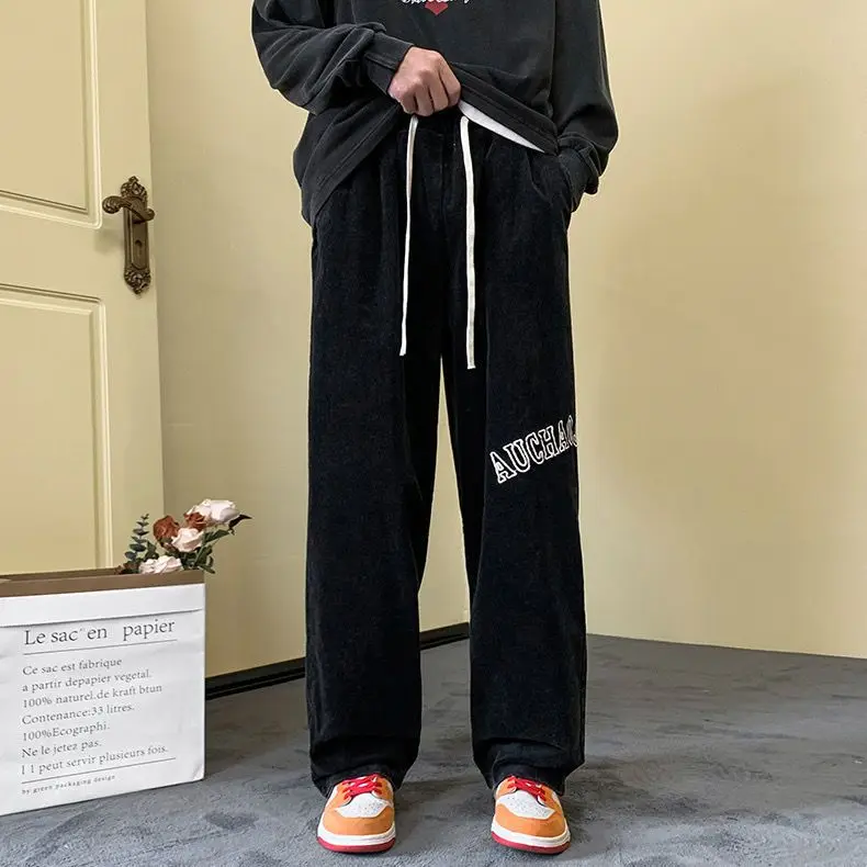 Рисунок 2 - Брюки женские вельветовые с вышивкой и надписью