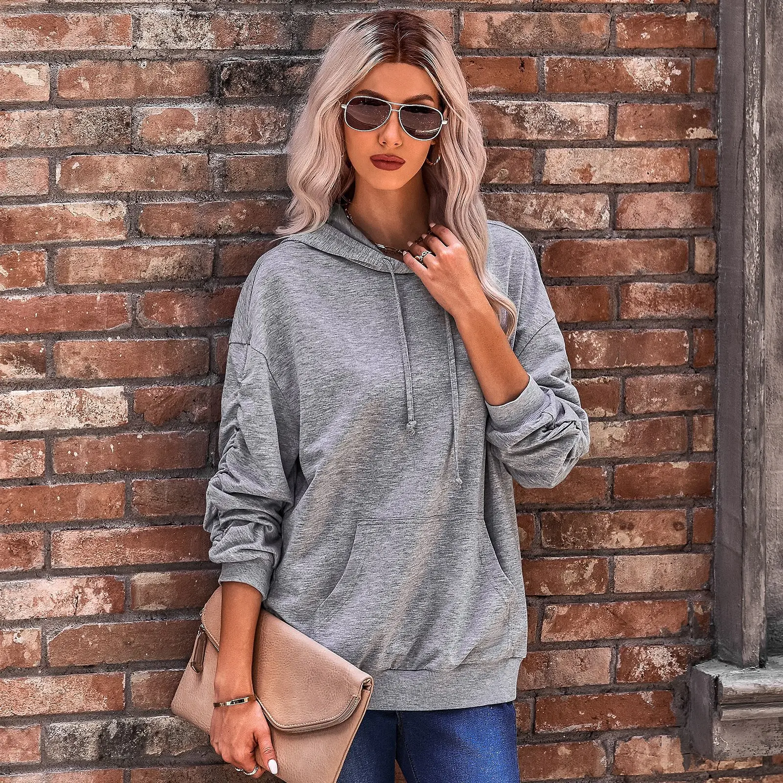 

Женский свободный свитер с рукавом «летучая мышь» и капюшоном