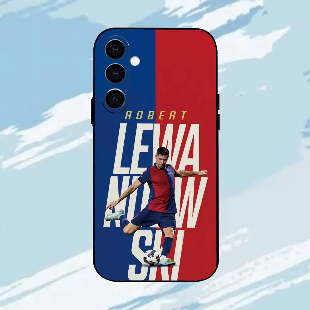 Фото Чехол для телефона Football Striker Robert Lewandowski для Samsung Galaxy A73, A72, A71, A70, A53, A52, A51, мягкий силиконовый черный чехол №2
