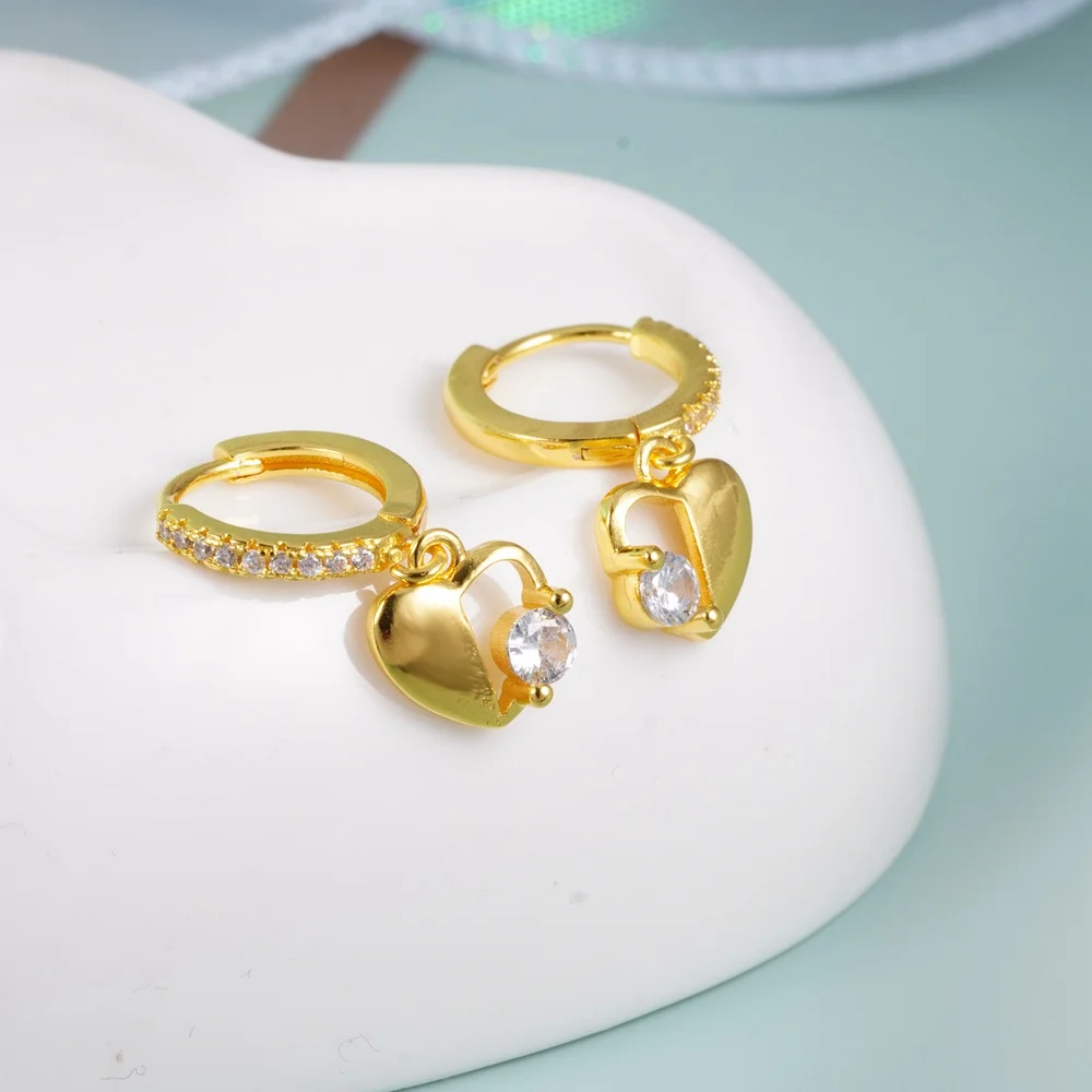 

Top Quality Copper Jewelry Love Heart Pave Crystal Gold Dangle Hoop Earrings for Women Girls Elegant Accessories Gifts