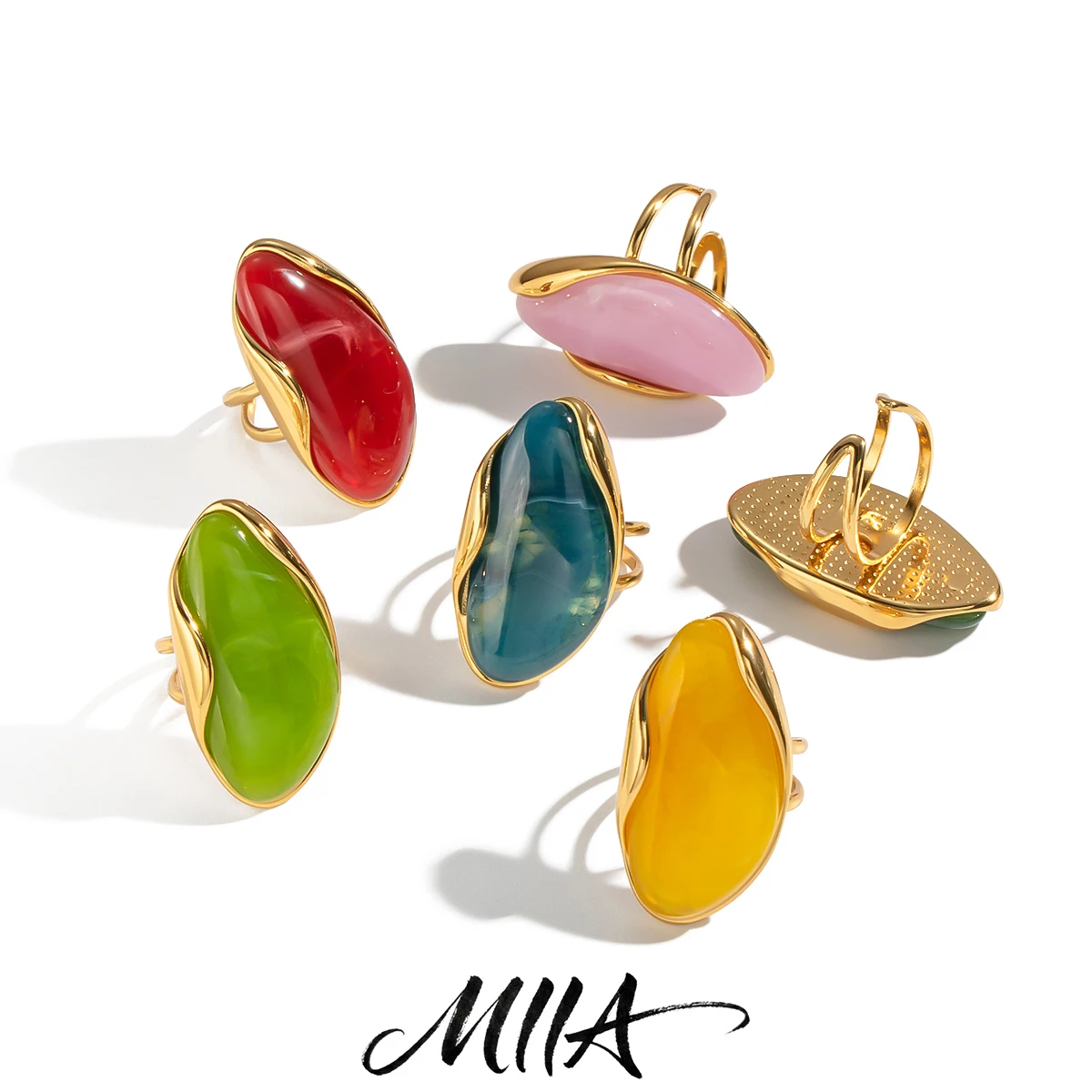 Фото Кольцо Miia Jewelry из нержавеющей стали с 18-каратным золотым покрытием, открытое, регулируемое, нестандартной формы, с цветной смолой, эффектное кольцо для женщин. №1