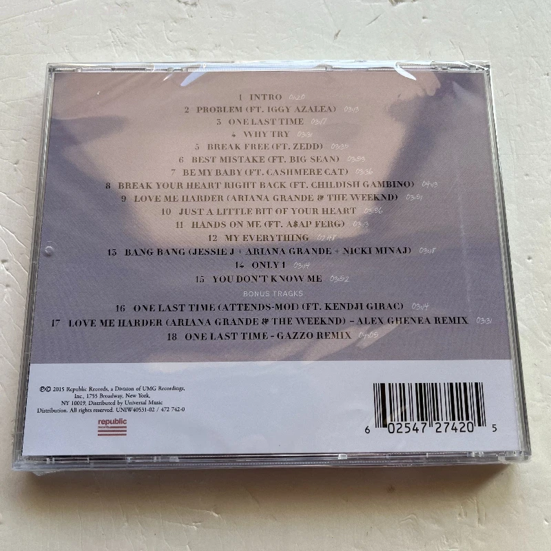 Фото Известная американская поп-певица Ариана Гранде: CD-диск My Everything, CD-плеер Walkman, музыка для вечеринок, музыкальный подарок №1