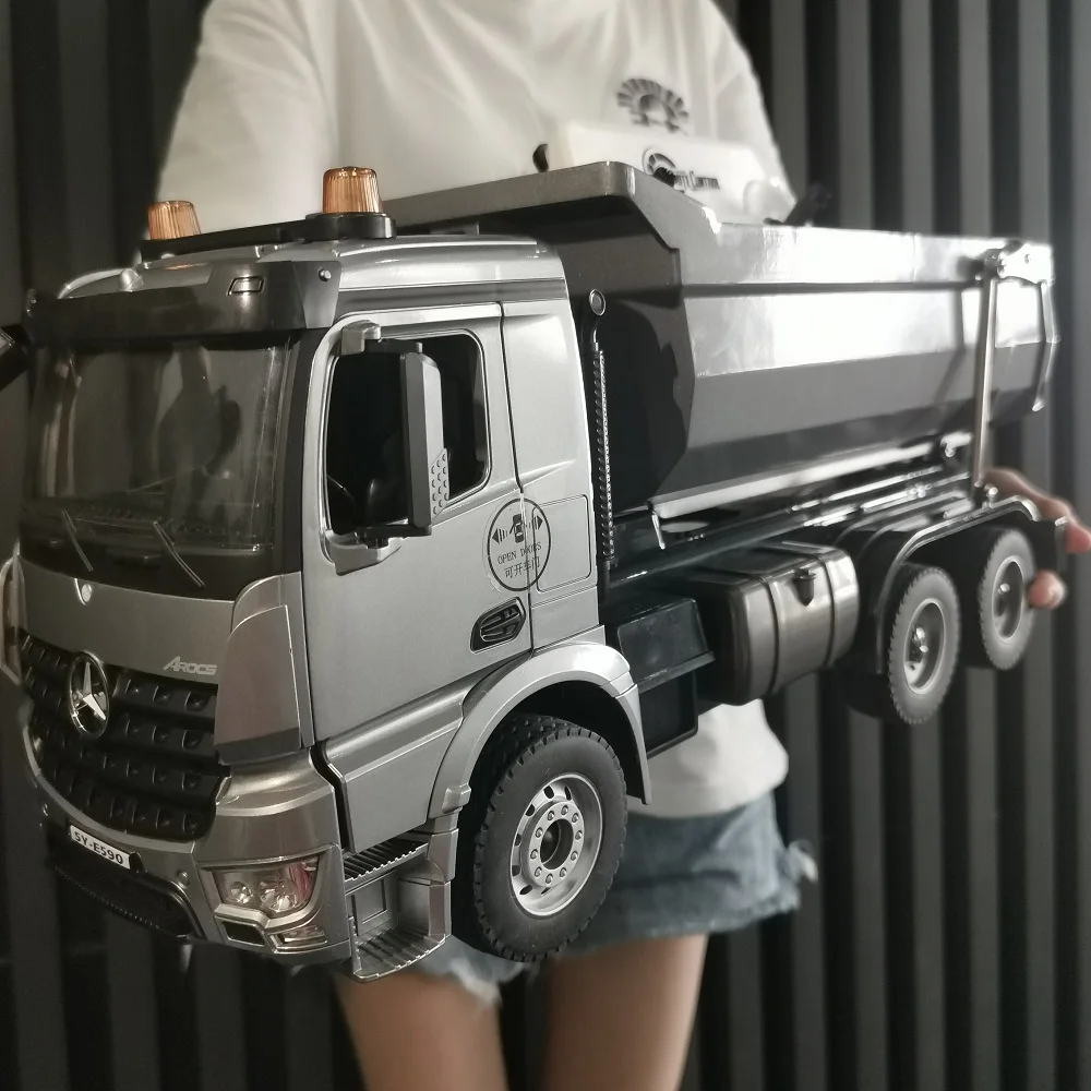 

Mercedes-Benz 1/20 E590 с дистанционным управлением, 2,4 ГГц