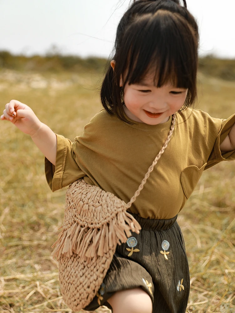 

Футболка с коротким рукавом для девочек, летняя новая Универсальная верхняя одежда с круглым вырезом, простой детский топ