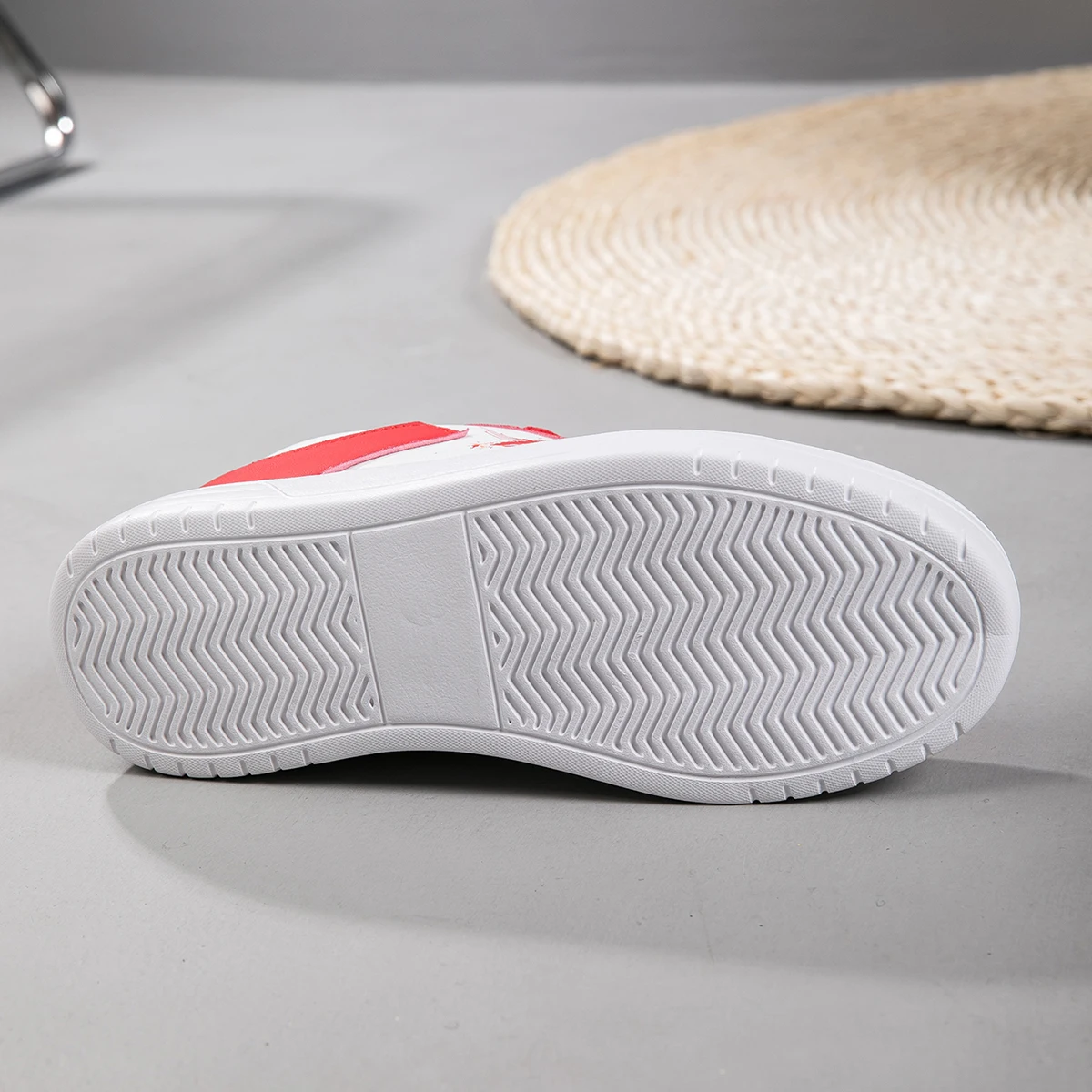 Спортивная обувь для скейтбординга девочек белые красные женские спортивные