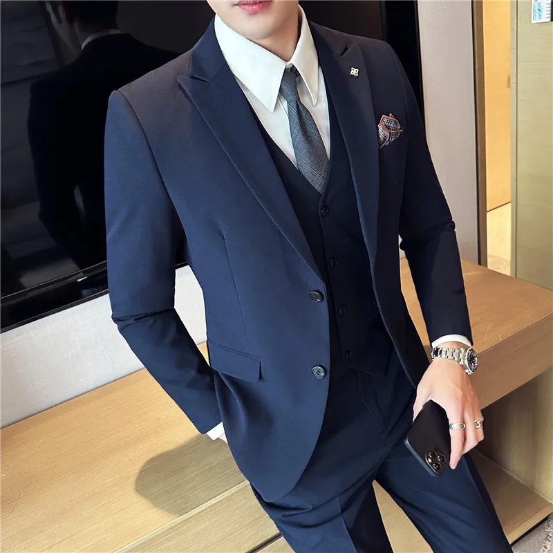 Костюм-тройка с воротником отложным (с двойным разрезом сзади) из двух пуговиц