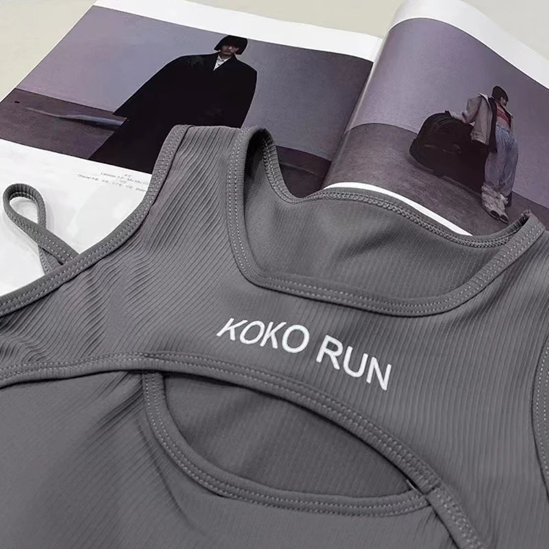 Топ женский на тонких бретельках спортивный облегающий кроп-топ без рукавов y2k