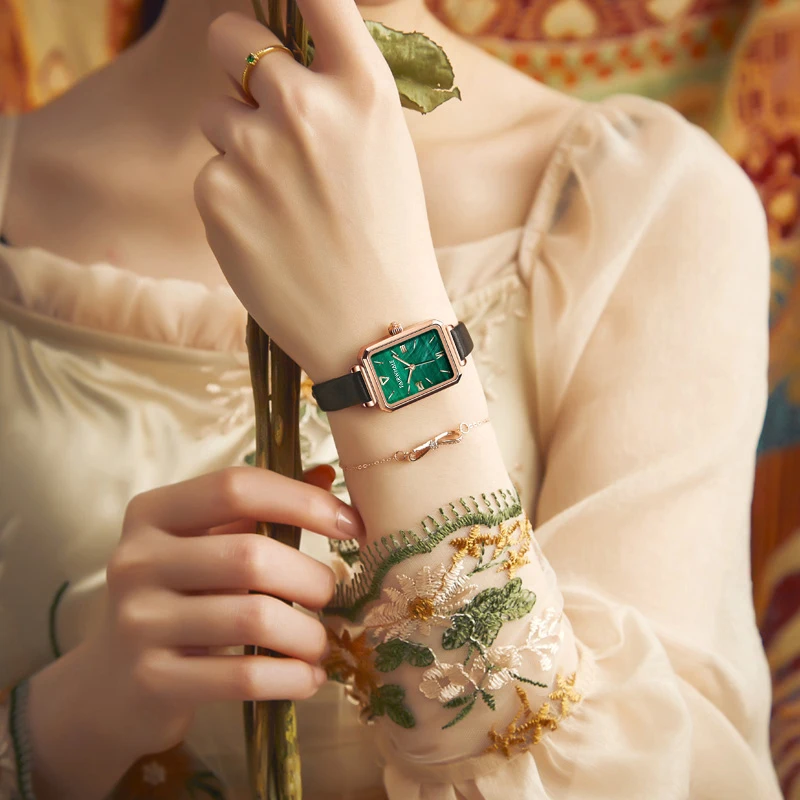 

Mark Fairwhale Small Green Watch Temperament Women Watch Retro Square Plate Fashion Classic Waterproof Quartz Watch