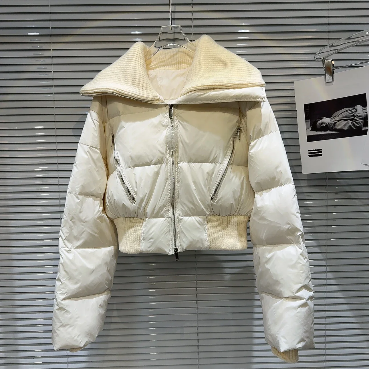 Рисунок 2 - Женский пуховик с отложным воротником