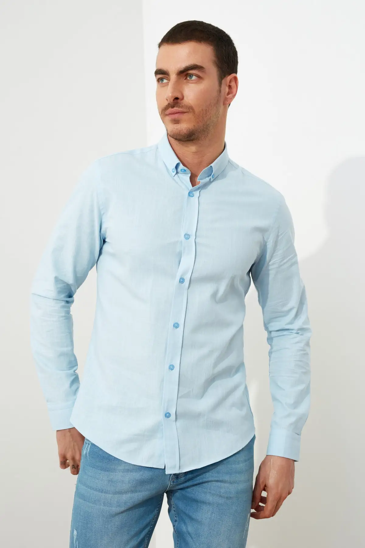 

Trendyol Male Slim Fit Button Collar Long-Sleeve Shirt TMNSS21GO0080