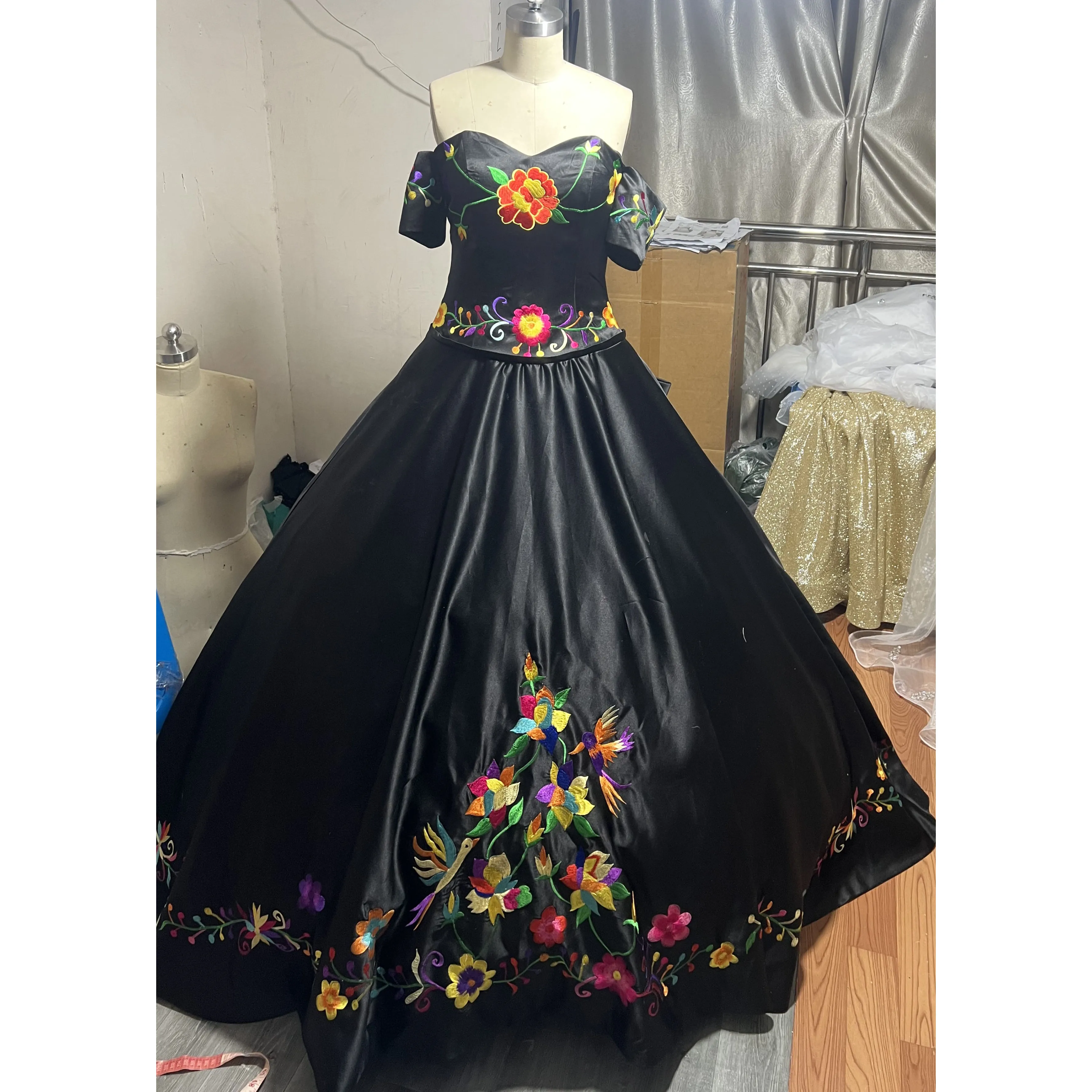 

Fashion Black Quinceanera Dress Ball Gown For Sweet Girl Satin Appliques Formal Party Princess Gowns Vestidos De 15 Años