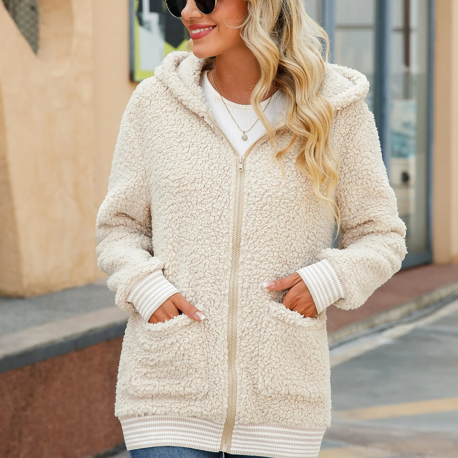 

Плюшевая женская зимняя пузырьковая плюшевая куртка средней длины, большая свободная Толстая Женская куртка с капюшоном, горячая Распродажа в 2023 году, теплое зимнее пальто