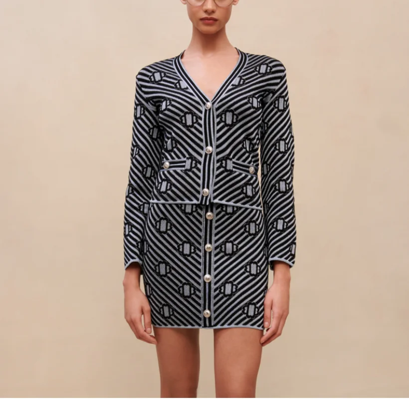V-neck Embroidered Knitted Skirt Suit Spring and Summer 2023 French Vintage Clover Jacquard Stripe V-neck Sweater Skirt Suit