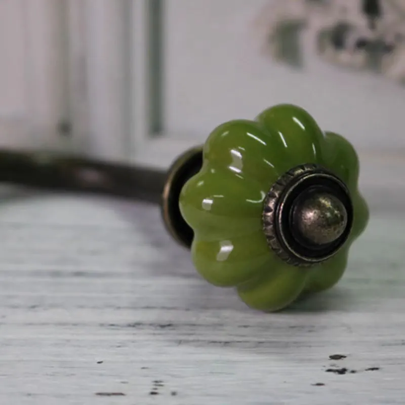 

Винтажные керамические крючки для ванной