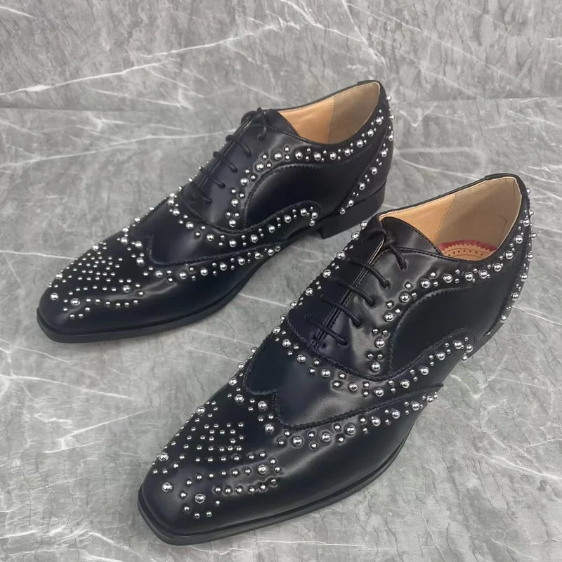 Черные туфли из натуральной кожи для мужчин обувь с заклепками модная мужская