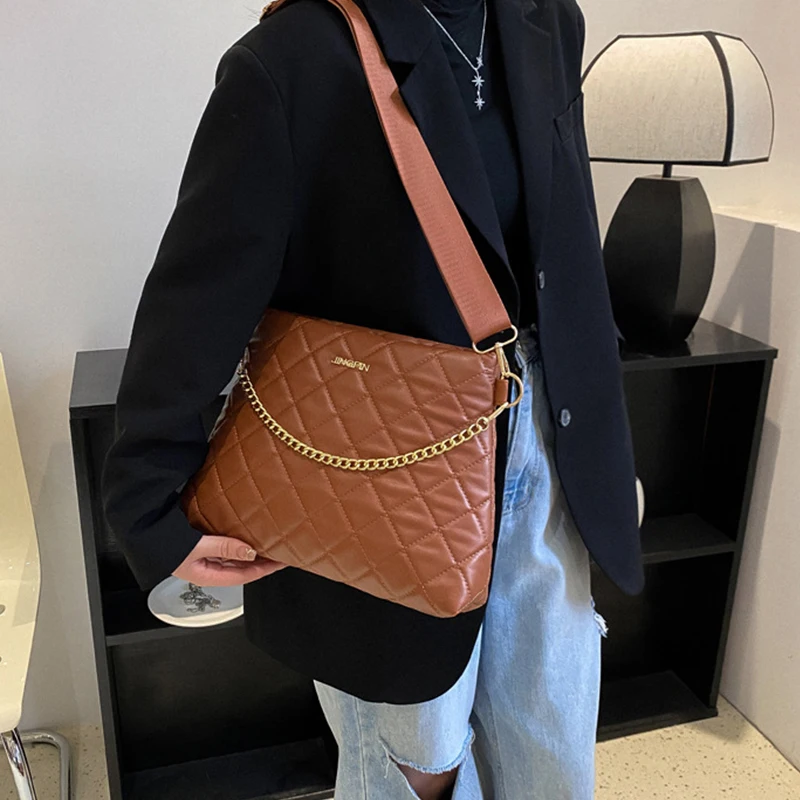 Chain Crossbody Bags for Women Lingge Embroidery Casual Female Purses and Handbags Fashion Ladies Shoulder Bag 2023 New bolsos