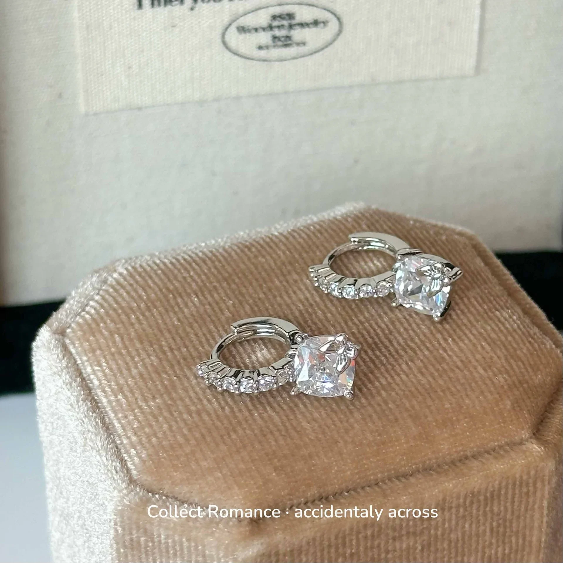 2024 простые серьги-подвески с микроинкрустацией цирконом и бабочкой