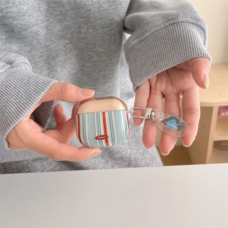 Защитный чехол для наушников в красный и синюю полоску с подвеской виде клевера