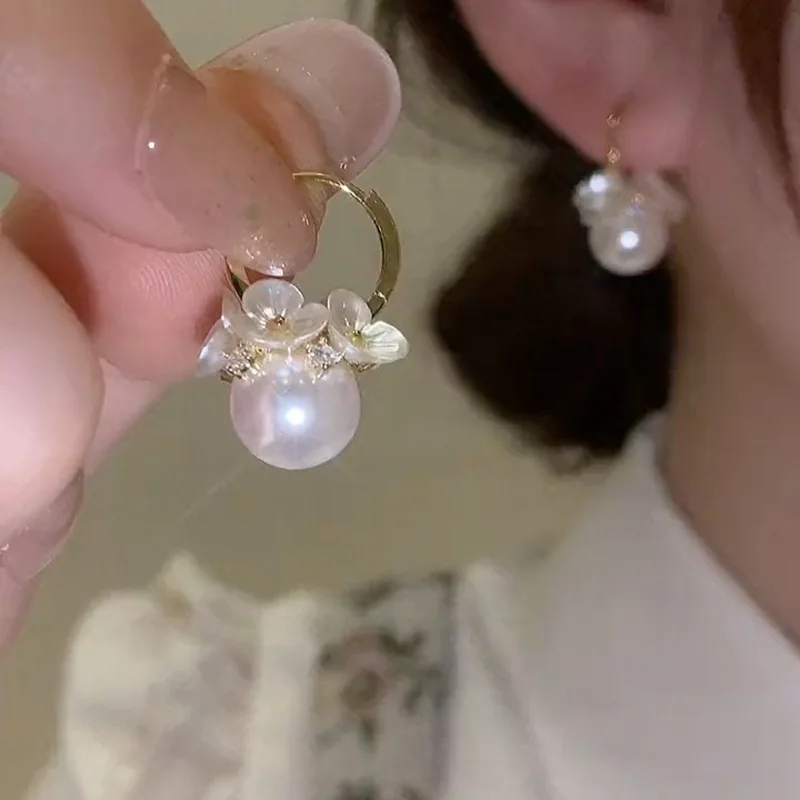 

2023 New Fashion Trend Unique Design Elegant Delicate Shell Flower Pearl Buckle Earrings Women Jewelry Party Gifts Wholesale