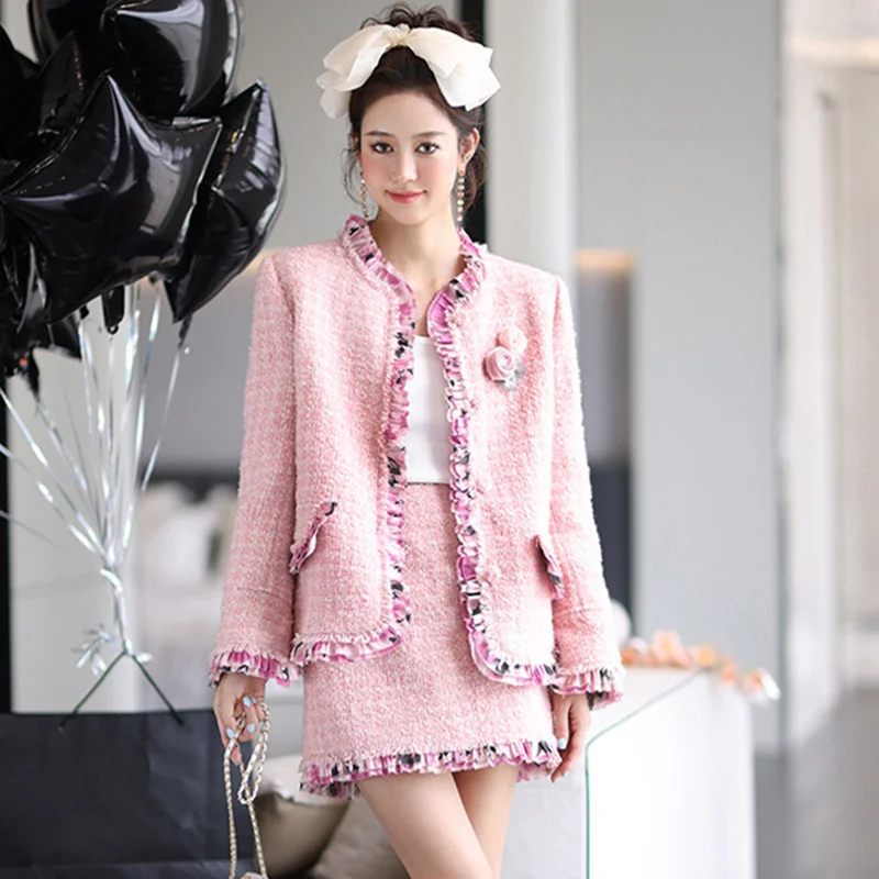 

Комплект из двух предметов, женская одежда, осень 2022, зимняя розовая твидовая шерстяная куртка с рюшами и цветочной аппликацией + юбка трапе...