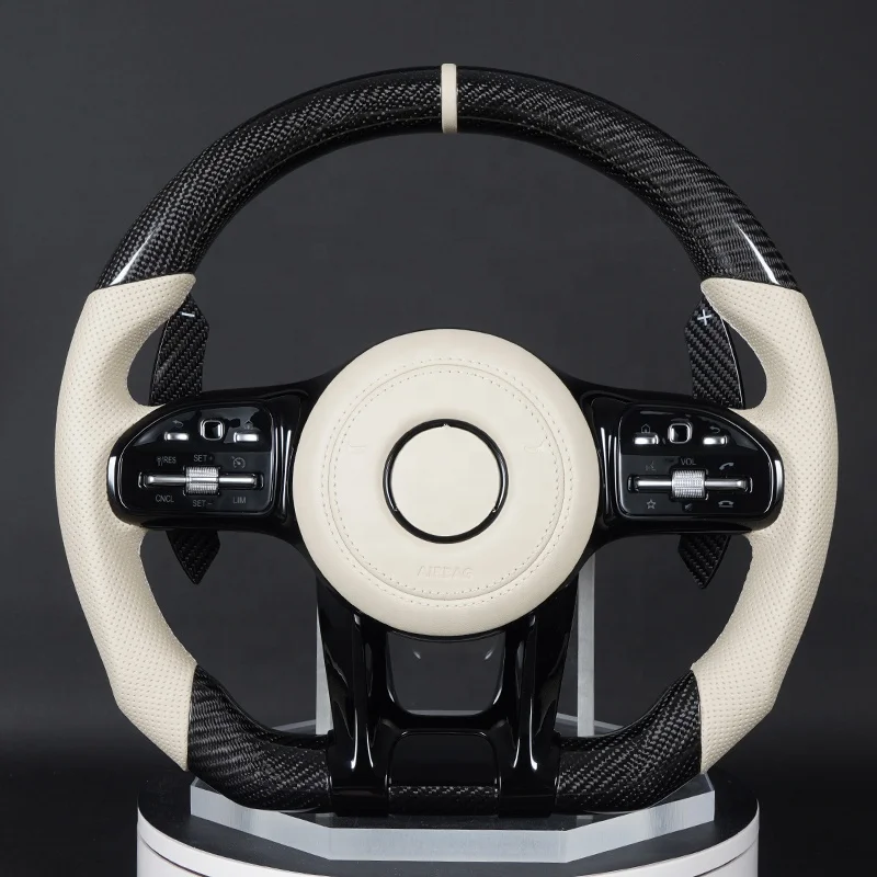 Новое модифицированное рулевое колесо AMG из углеродного волокна AECSG класса