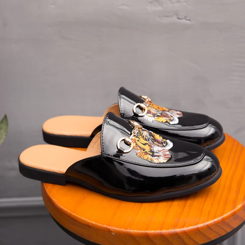 Туфли мужские с вышивкой блестящие кожаные лоферы повседневная удобная обувь