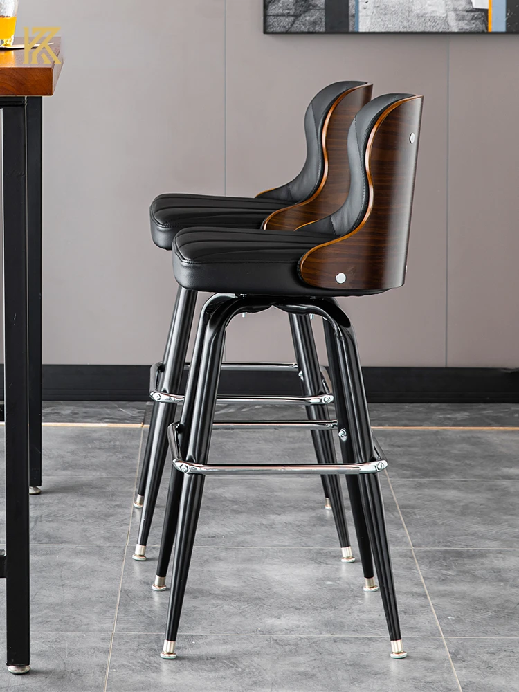 Рисунок 2 - Скандинавский барный стул из твердой