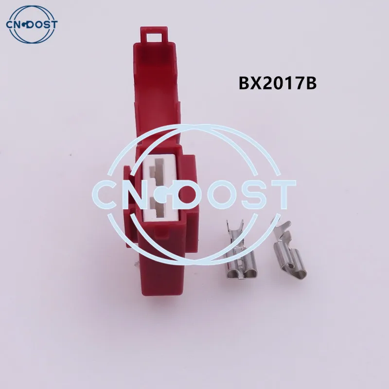 

1 комплект стандартной керамики, автоматическая страховочная вилка переменного тока, лезвие типа, средний держатель предохранителя с обжимными клеммами, средний блок предохранителей