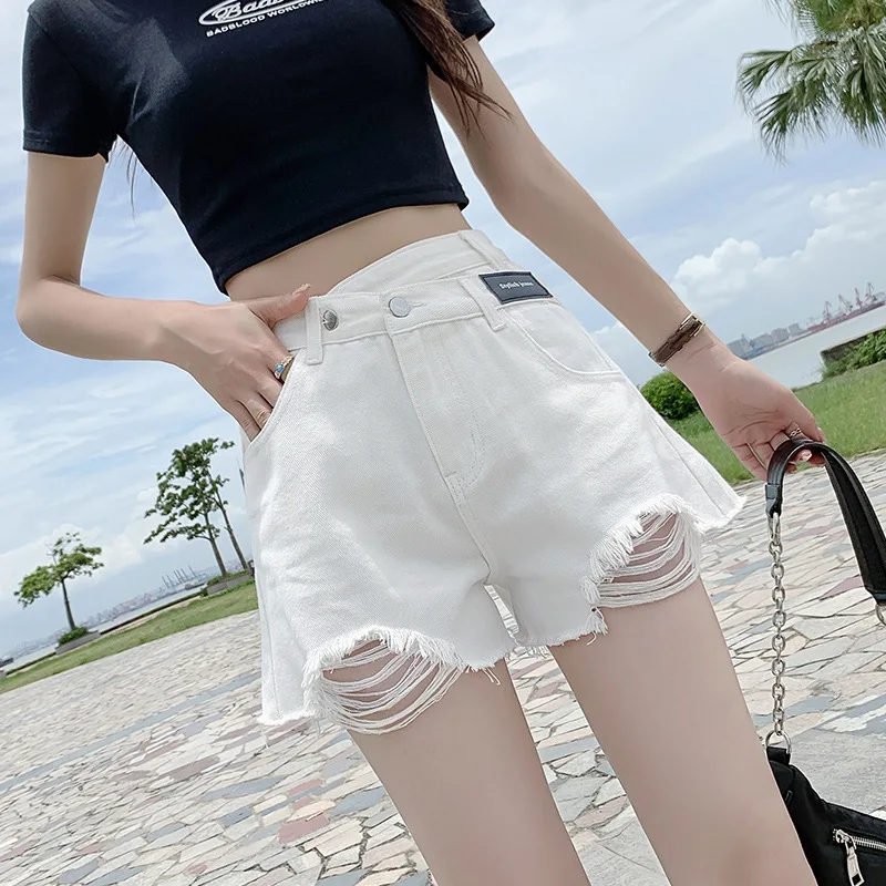 

High waisted pierced denim shorts for women with wide legs that appear thin and irregular A-line ruffled hot pants