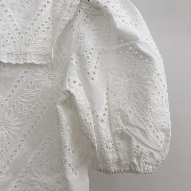 

2023 Spring New Sweet Peter Pan Neck Hollow Out Embroidered Bubble Sleeve Shirt