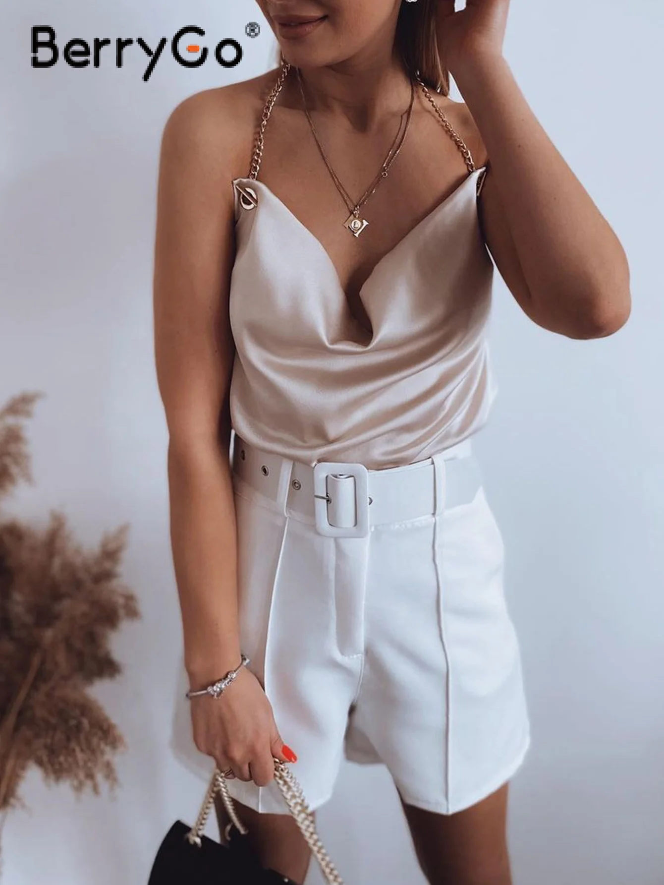 

BerryGo Elegant high waist wide-leg belt shorts women Casual pocket straight loose bottom female 2022 Summer white short pants