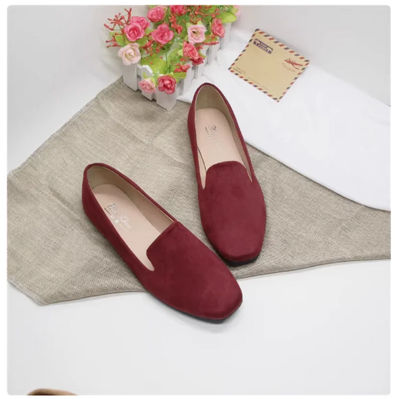 Женские туфли в стиле ретро черные на плоской подошве с квадратным носком