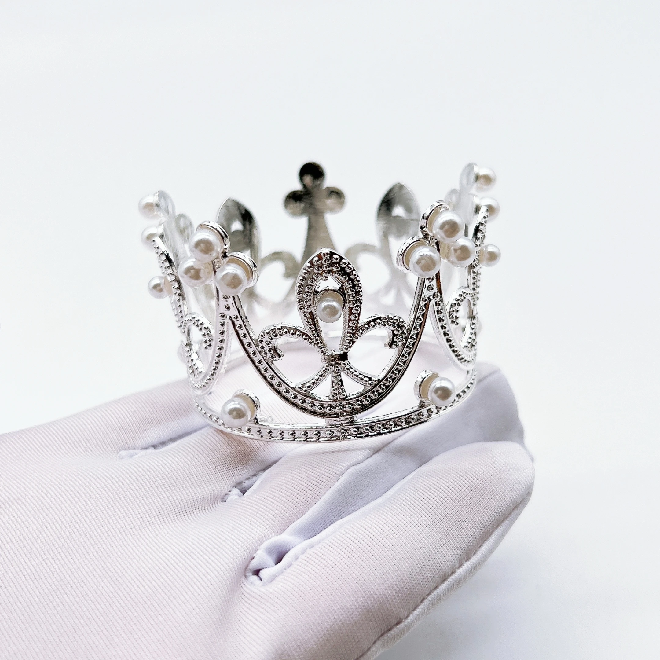 Миниатюрная корона с жемчугом