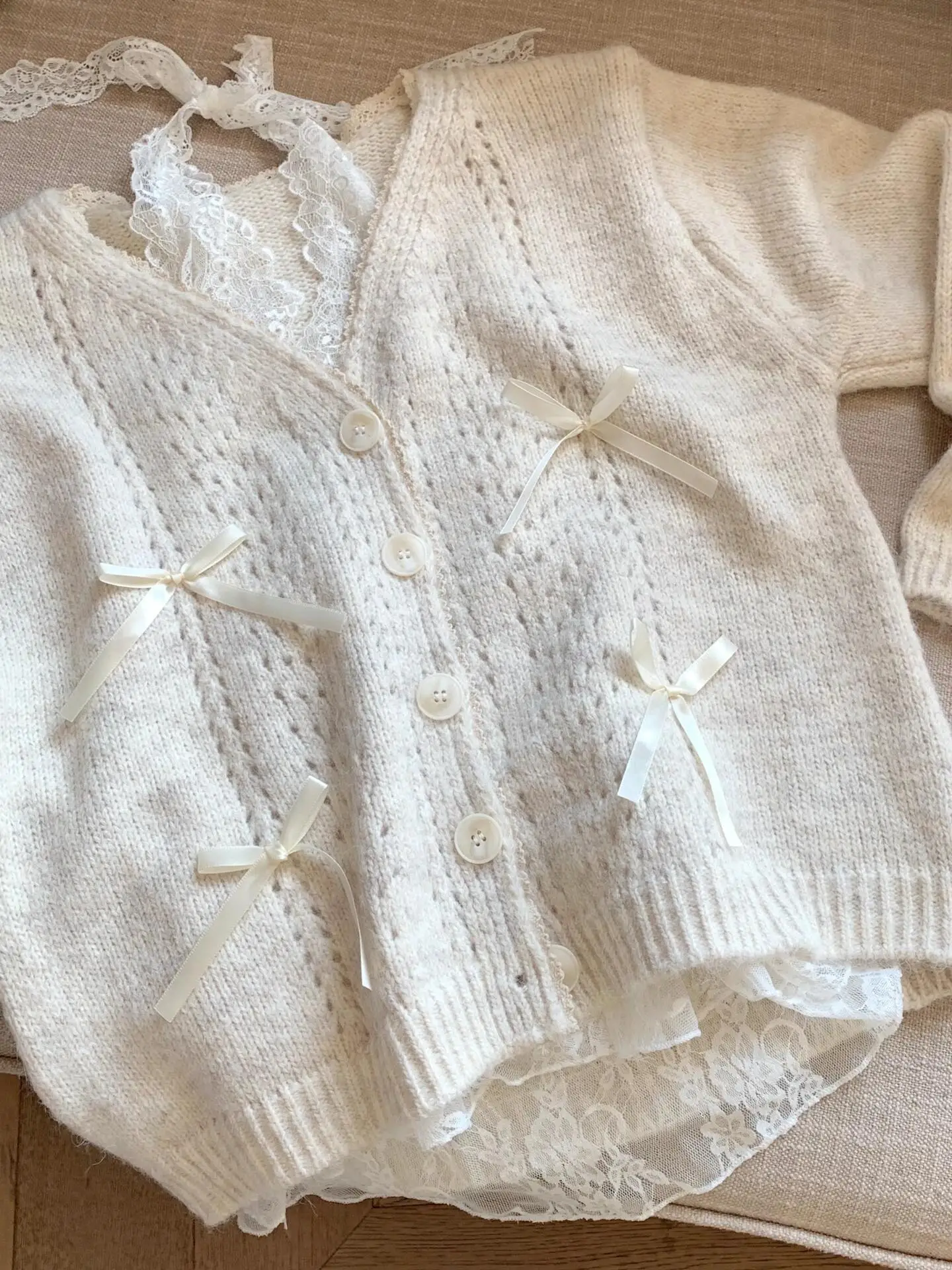 Вязаный свитер с длинными рукавами и v-образным вырезом милым бантом осенний