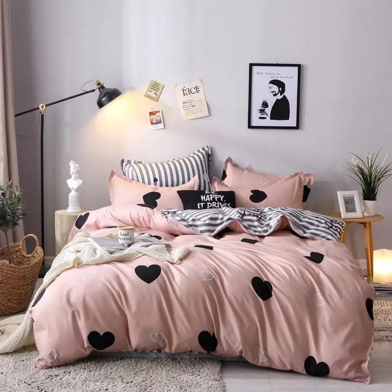 

Комплект постельного белья с пододеяльником в виде сердца, размеры 220x240