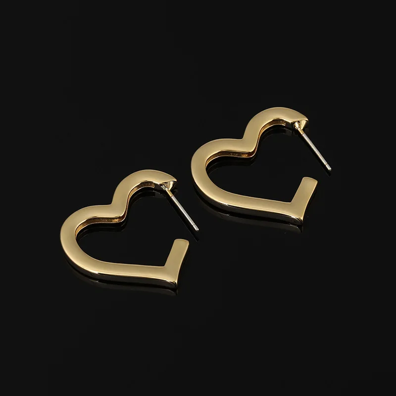 

Simple love mosquito coil earrings without ear holes metal retro earrings female simple classic banquet jewelry hot sale