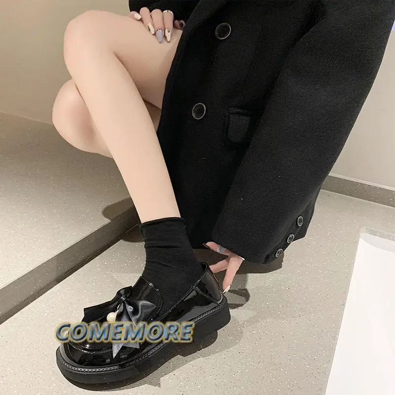 Туфли женские из искусственной кожи на плоской подошве с круглым носком