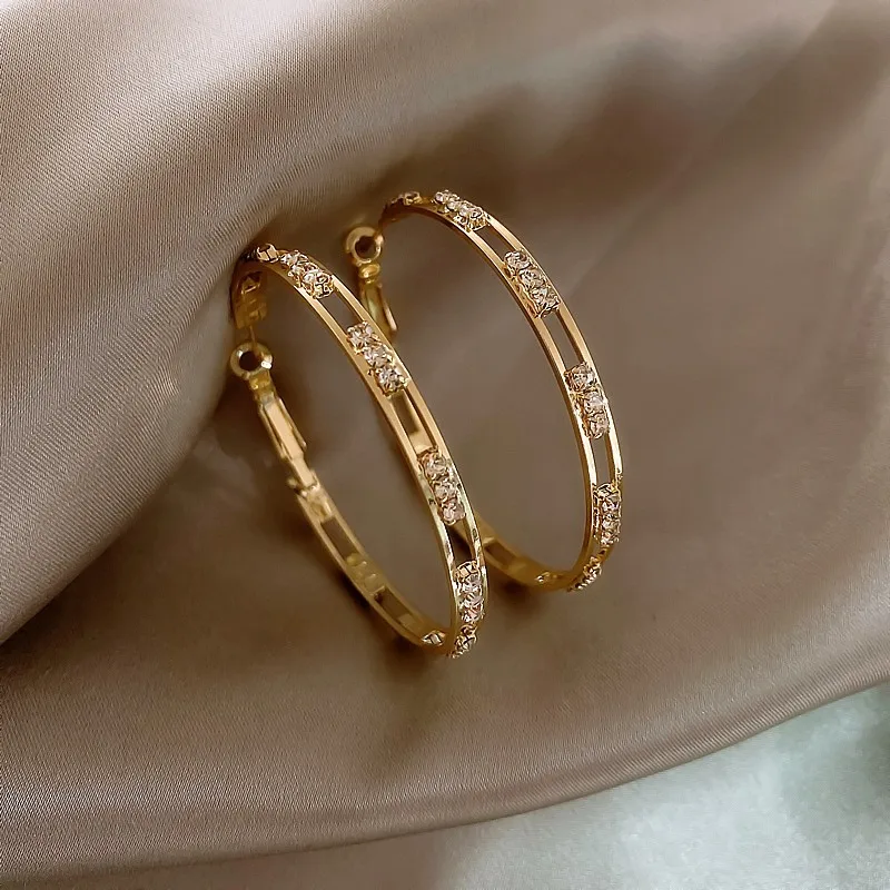 

2023 New Contracted Korean Fine Senior Hoop Earrings Joker Fashion Geometric Circular Crystal Women Jewelry Girl's Earrings
